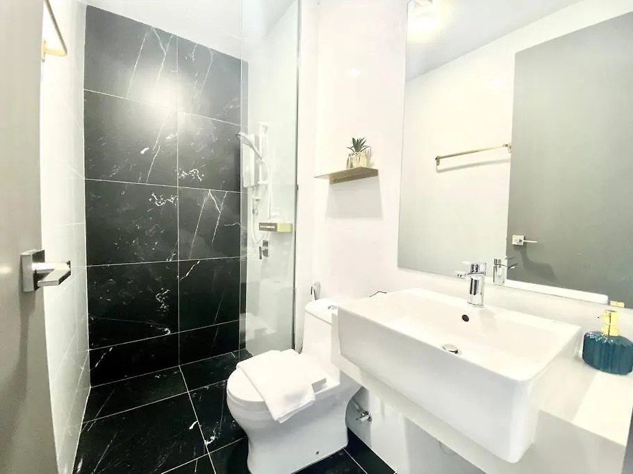 Beacon Executive Suites #Luxury #Skypool #Georgetown #4Pax #2Br 2Bath #1Queen 2Single #Quality Well Maintained #Private Host George Town