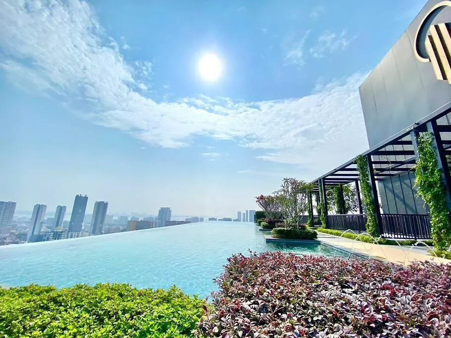 Apartment Beacon Executive Suites #Luxury #Skypool #Georgetown #4Pax #2Br 2Bath #1Queen 2Single #Quality Well Maintained #Private Host Malaysia