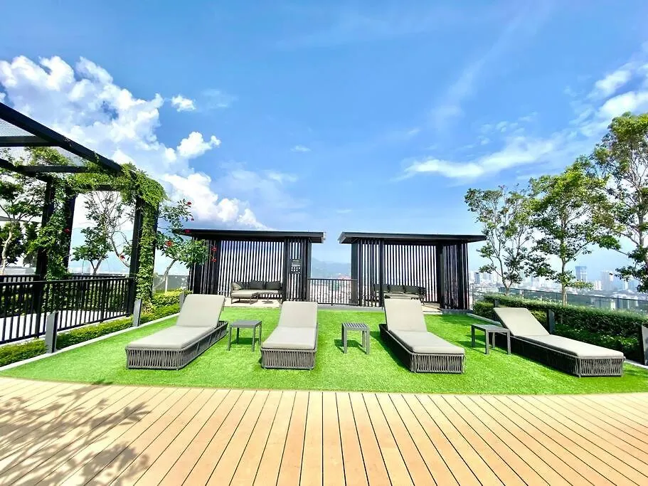 Beacon Executive Suites #Luxury #Skypool #Georgetown #4Pax #2Br 2Bath #1Queen 2Single #Quality Well Maintained #Private Host Apartment