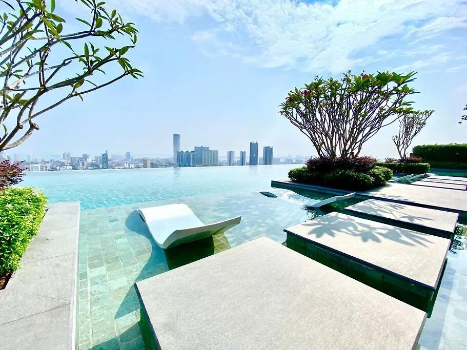 Beacon Executive Suites #Luxury #Skypool #Georgetown #4Pax #2Br 2Bath #1Queen 2Single #Quality Well Maintained #Private Host 0*, George Town Malaysia