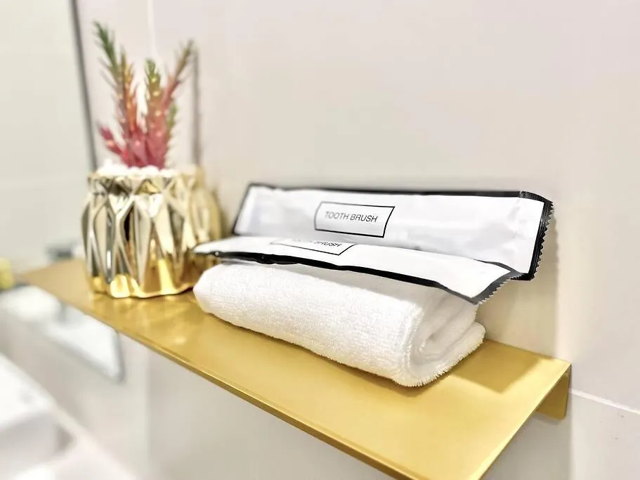 Beacon Executive Suites #Luxury #Skypool #Georgetown #4Pax #2Br 2Bath #1Queen 2Single #Quality Well Maintained #Private Host 0*, George Town