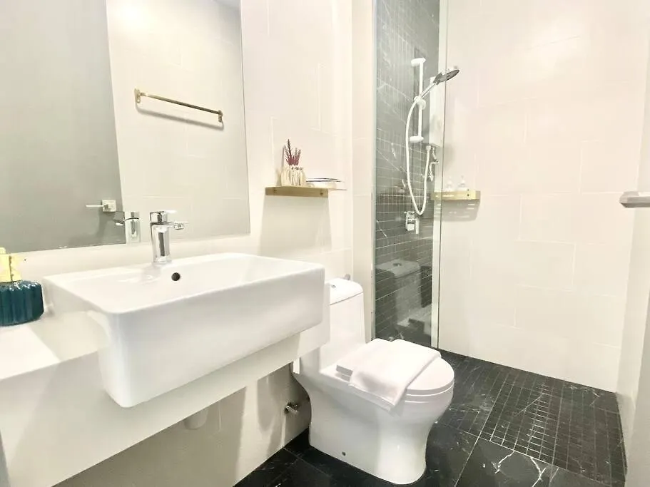 Apartment Beacon Executive Suites #Luxury #Skypool #Georgetown #4Pax #2Br 2Bath #1Queen 2Single #Quality Well Maintained #Private Host